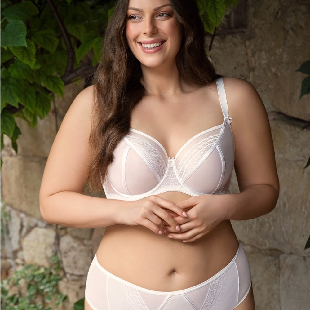 NWOT Gorsenia Martynika Balconette Bra in Cream
